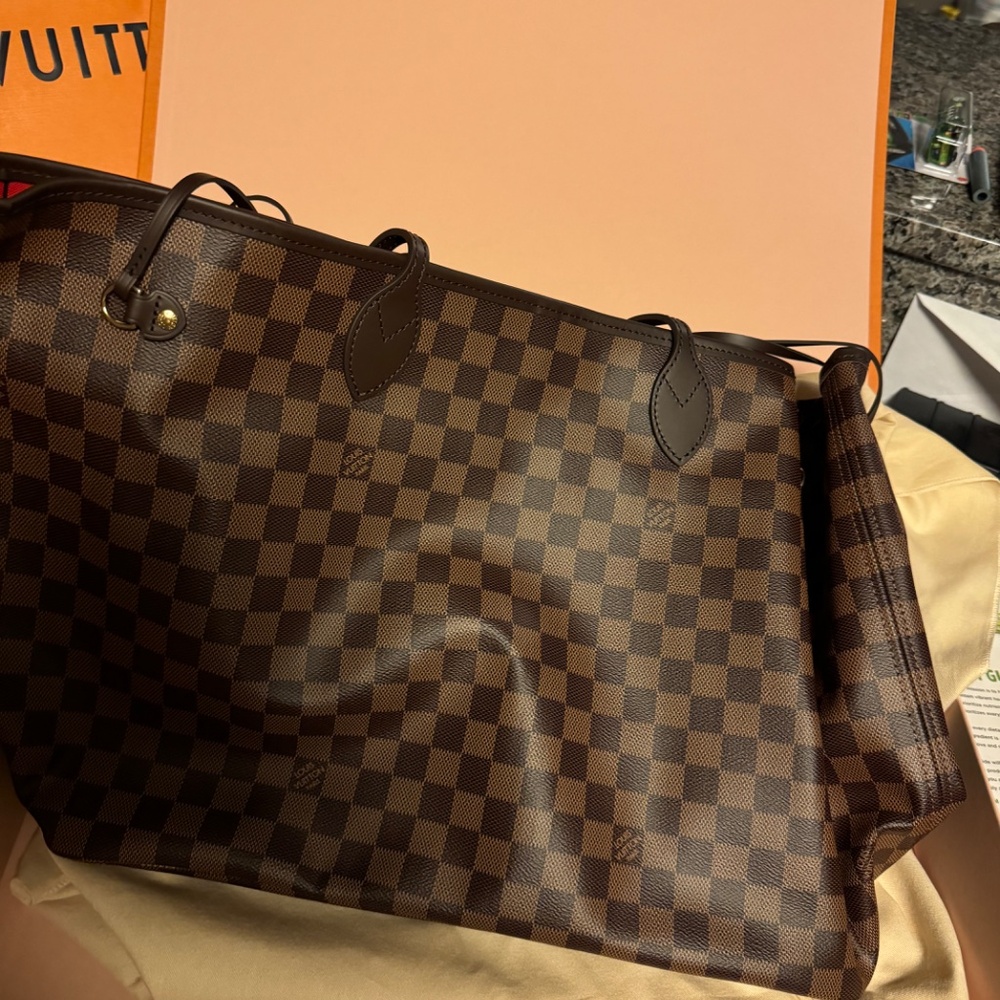 Authentic, BRAND NEW Louis Vuitton Neverful mm - Picture 2 of 5